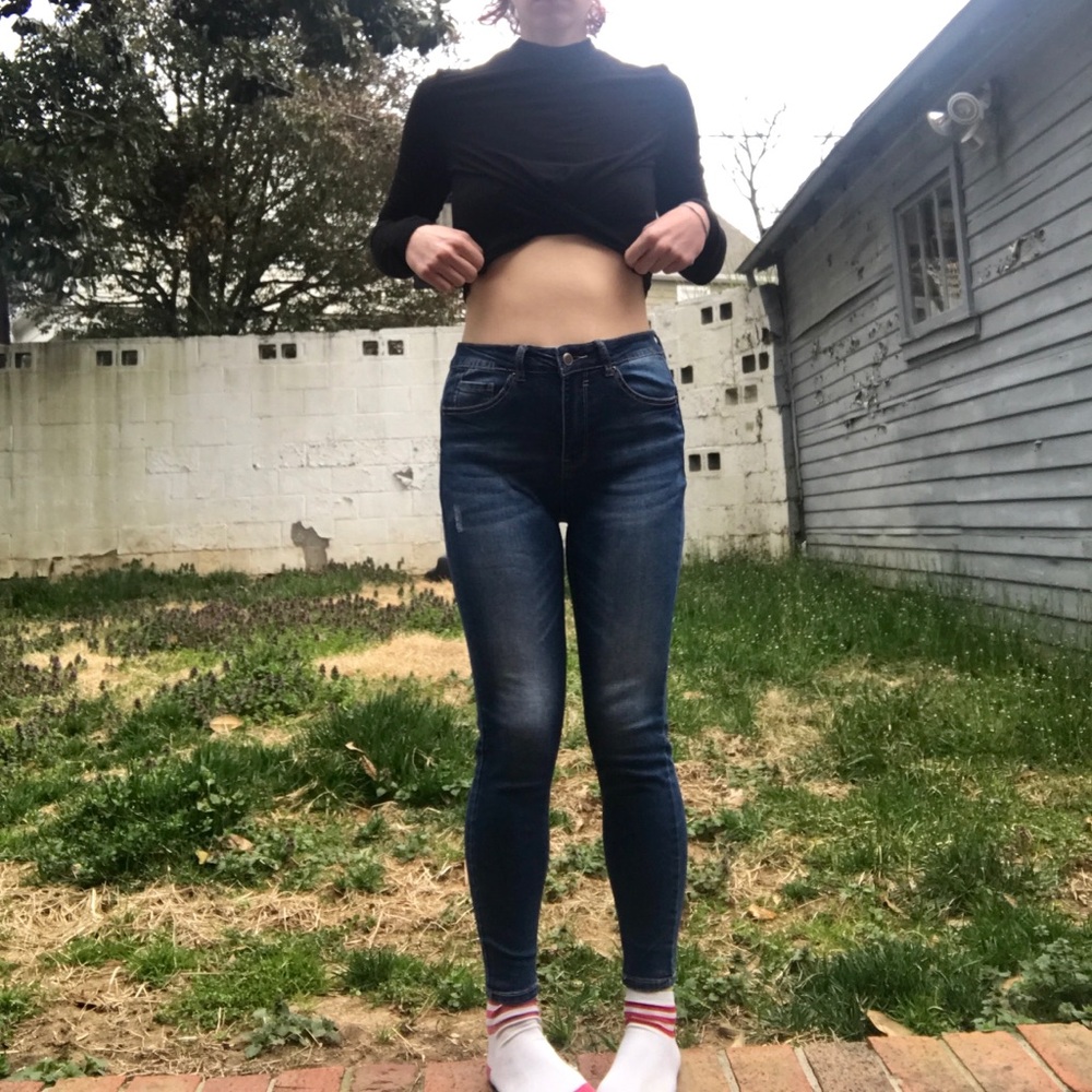 Dark denim skinny jeans with push up effect